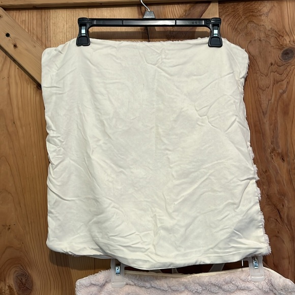 MADIZZ Set of 2 Soft fuzzy Short Wool Fleece Throw Pillow Covers 20x20 “ Beige - Picture 8 of 8